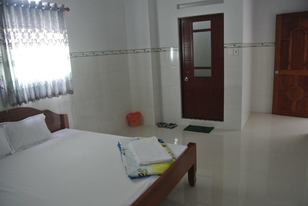 Nhà Nghỉ HOA LÝ Chau Doc Extérieur photo